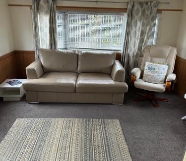 Cuddesdon Ski Chalet | Idyllic Mobile Home Retreat on 20 Acres of Farmland
