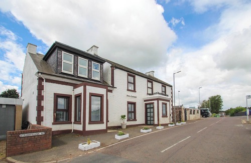 Lanark Apartment | Station Apartments by Lanark Stays