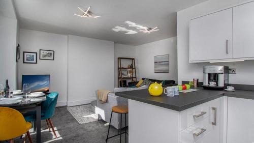 Deganwy House | Family-Friendly Getaway at Station Approach Hotel