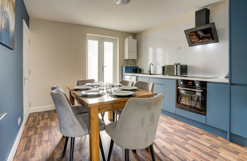 Redcar House | Station House – 4Bed Near Beach, Town & Station