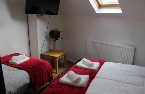 Shirebrook House | Top-Rated Station House: Ideal for Family Getaways