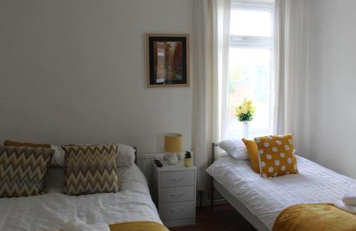 Shirebrook House | Top-Rated Station House: Ideal for Family Getaways