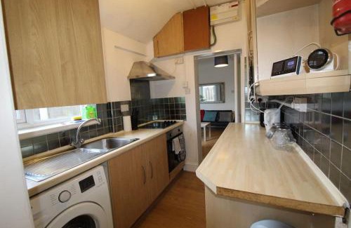 Shirebrook House | Top-Rated Station House: Ideal for Family Getaways