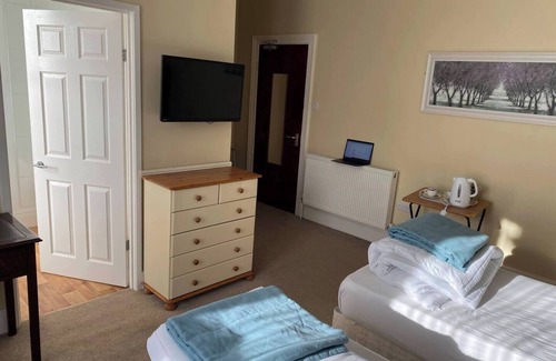 Beeston Hotel | Modern Station Road 1-Bedroom Flat with Ensuite Bath