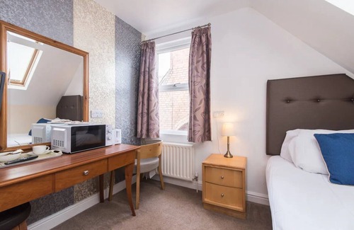 Beeston Hotel | Modern Station Road Flat - Ideal for Families & Comfort