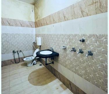 Dewas Hotel | Station View HOTEL KMP near railway station and temple