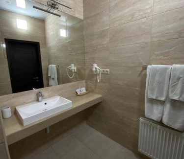 Sukhinovka Hotel | Pet-Friendly Status Hotel: Breakfast & Hot Tub Awaits You