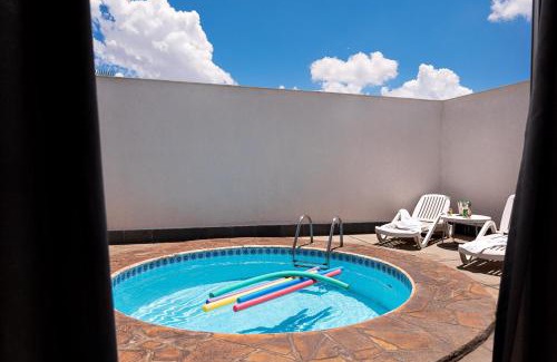 Madre Gertrudes Hotel | Budget-Friendly STATUS Motel with Pool and Hot Tub Access