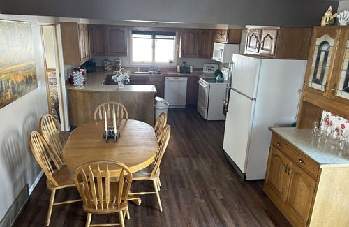 Broadwater County House | Experience Staubach Creek Ranch: Mountain Vistas Await