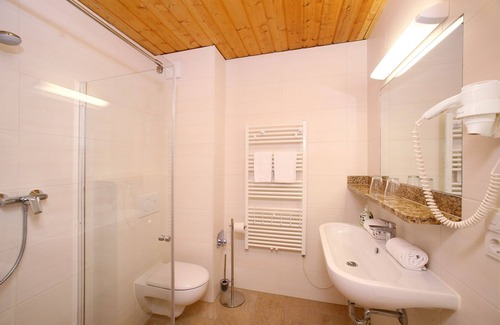 Hochkrimml Apartment | Cozy Staudi's Ski Hut Top7: Piste Access & Wood Stove