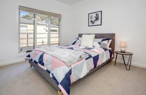 Capel Sound House | Staughton Sounds: Oceanfront Retreat with Top Guest Ratings