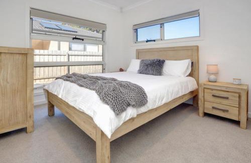 Capel Sound House | Staughton Sounds: Oceanfront Retreat with Top Guest Ratings