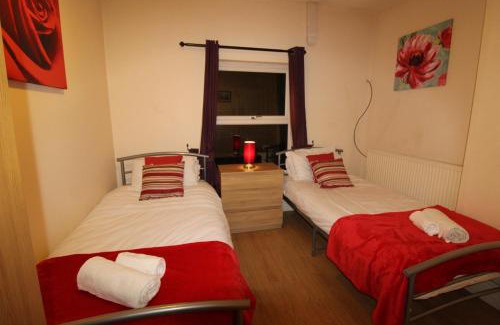 Chesterfield House | Family-Friendly Staveley House with Kitchen Amenities