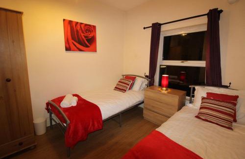 Chesterfield House | Family-Friendly Staveley House with Kitchen Amenities