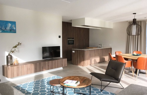Stavoren Villa | Stavoren 8P Villa: Waterfront Retreat with Private Bath