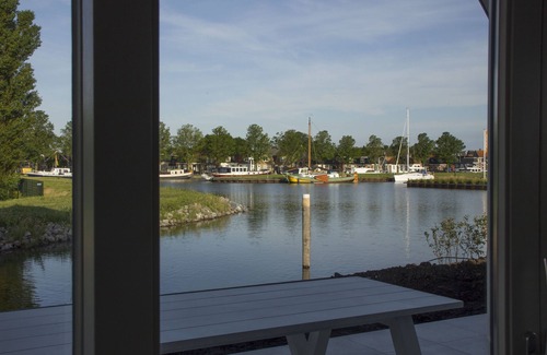 Stavoren Villa | Stavoren 8P Villa: Waterfront Retreat with Private Bath