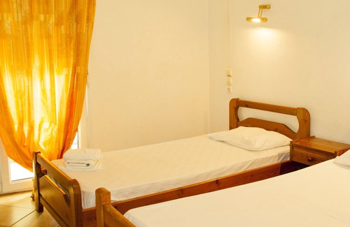 Igoumenitsa Hotel | Discover Stavrodromi: Family-Friendly Stay with Dining