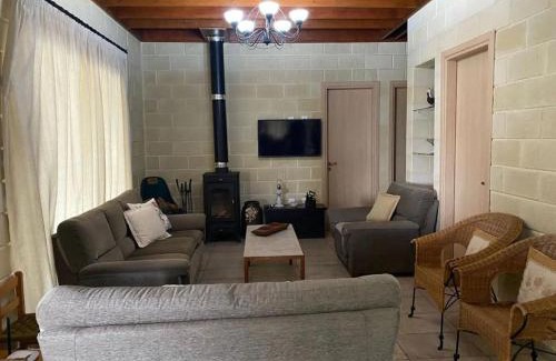 Politiko House | Stavros Country House: Family & Pet-Friendly Retreat