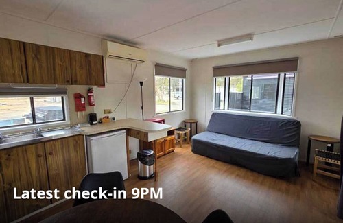 Stawell Hotel | Guest Rated: Stawell Grampians Gate C & C Park with Breakfast