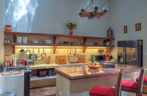 Centro House | Prime Location Near Santa Lucia & English Library Awaits