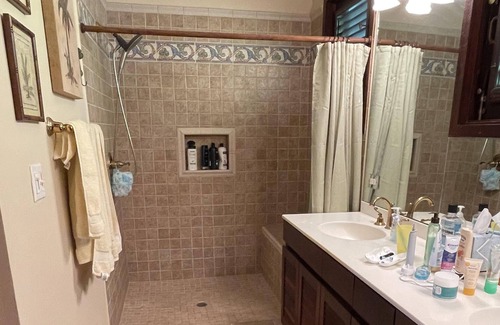 Estate River House | Stay 7 nights - get 1 night free!! GORGEOUS VILLA, GATED COMMUNITY!