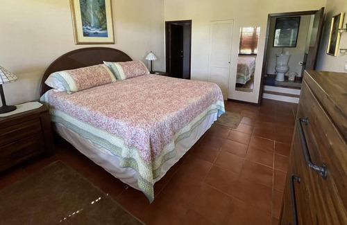 Estate River House | Stay 7 nights - get 1 night free!! GORGEOUS VILLA, GATED COMMUNITY!