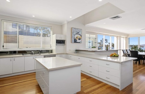 Point Clare House | Winter Special: Pay 2 Nights, Stay Extra for Free!