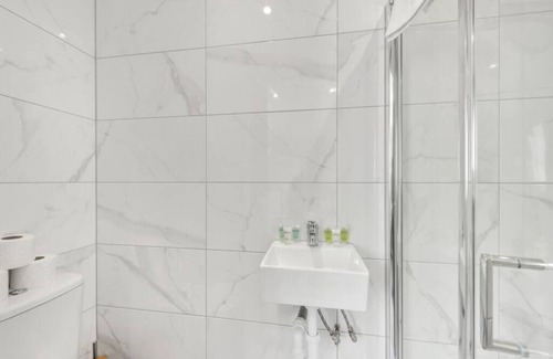 Shacklewell Apartment | Discover Convenience: Studio Stay in Prime Location