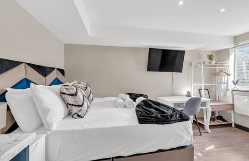 Shacklewell Apartment | Discover Convenience: Studio Stay in Prime Location