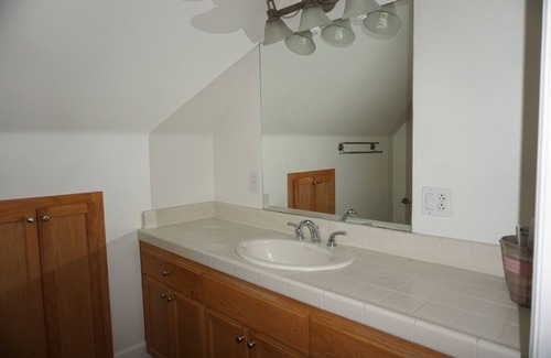 Dixon Cottage | Host Your Stay at Zenith Cottage with Family-Friendly Comfort