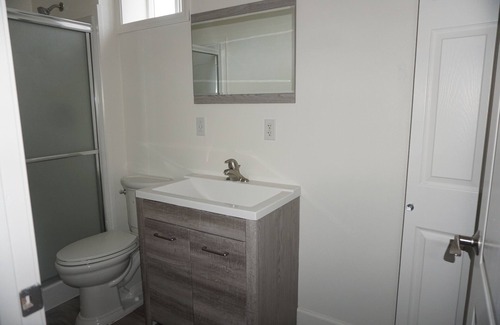 Dixon Cottage | Host Your Stay at Zenith Cottage with Family-Friendly Comfort