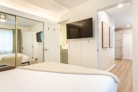 Sand Section Apartment | Relax Near Manhattan Beach Strand with Oceanfront Views