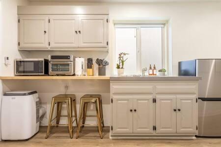 Sand Section Apartment | Relax Near Manhattan Beach Strand with Oceanfront Views