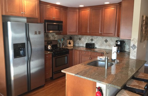 Glasser House | Experience Leisure Lake Lodge: 10/10 Guest Rated Getaway