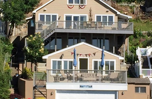 Glasser House | Experience Leisure Lake Lodge: 10/10 Guest Rated Getaway