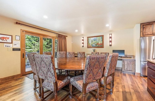 Trafalgar House | Pet-Friendly Fox Chalet: Hot Tub & Great Location