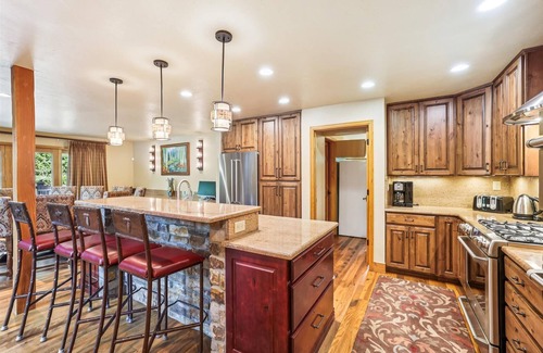 Trafalgar House | Pet-Friendly Fox Chalet: Hot Tub & Great Location