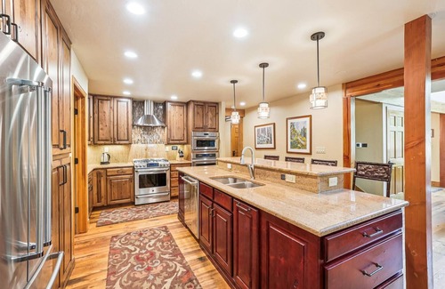 Trafalgar House | Pet-Friendly Fox Chalet: Hot Tub & Great Location