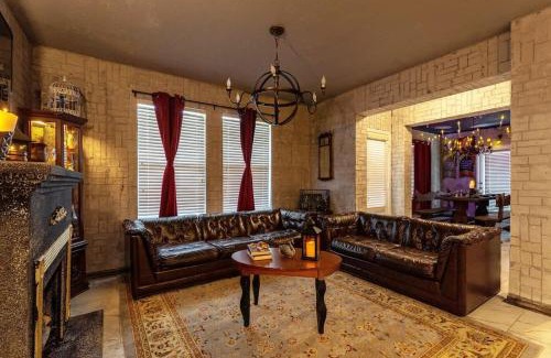 Lakeside Estates House | Experience Hogwarts: Pet-Friendly Haven with Free Parking