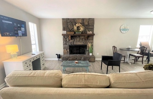 New Castle House | Stay at Old Farm - Remodeled & 14 min to DT