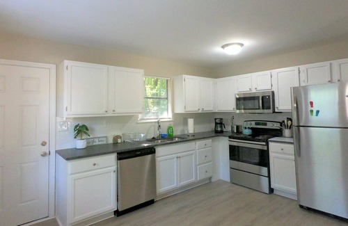 New Castle House | Stay at Old Farm - Remodeled & 14 min to DT