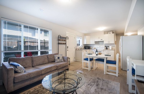 South Newton House | Unwind This Summer with Top Amenities and Perfect Reviews!