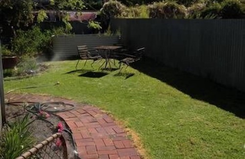 Wagga Wagga Cottage | Experience Simmons' Cabin: Family and Pet Friendly Retreat