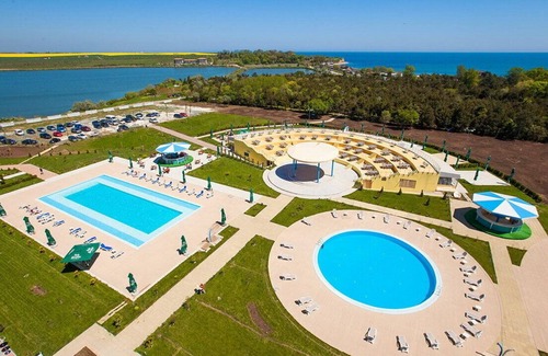 Olimp Apartment | Experience Oceanfront Bliss at The Black Mayor Hotel