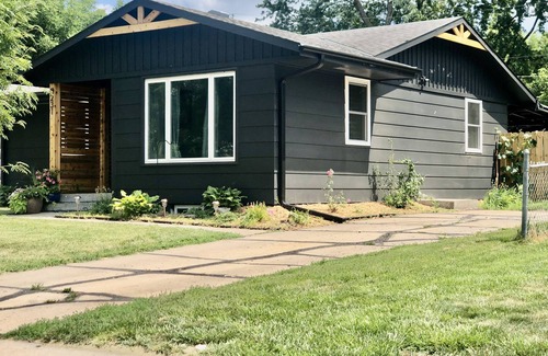 Lincoln House | Relax at Lazy Llama House with Spa and Self Check-In