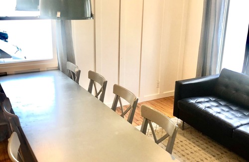 Lincoln House | Relax at Lazy Llama House with Spa and Self Check-In