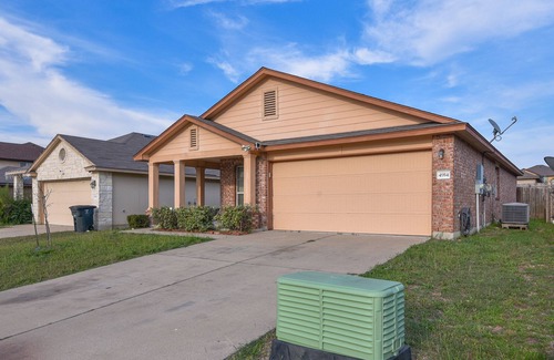 Killeen House | Experience the Lions Gate: Top-Rated & Family-Friendly Stay
