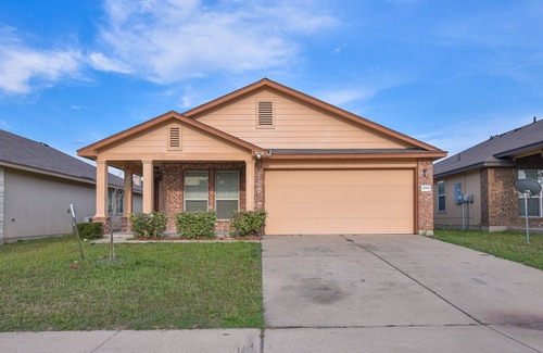 Killeen House | Experience the Lions Gate: Top-Rated & Family-Friendly Stay