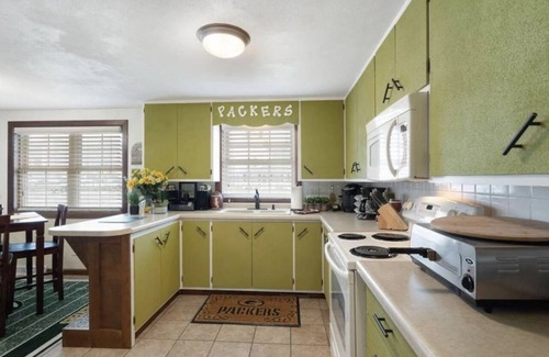 Green Bay House | Experience Premier Packer Property in Green Bay - 10/10 Rated