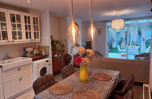 Dublin House | Experience the Best of Dublin at Yogis 3 Bed House